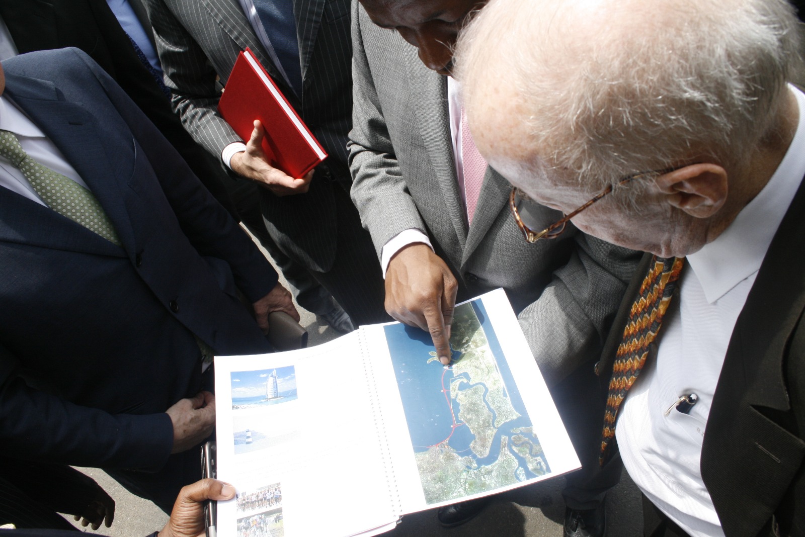 Olawale Opayinka presenting the Lagos coastal development proposal to Gerald D. Hines — February 2009